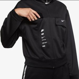 Brand New Nike Sportswear Womens Swoosh Crop Jacket